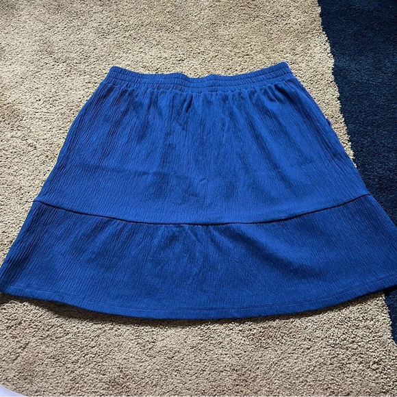 Lands End Flowy A-Line Skirt with Pockets - Picture 4 of 4